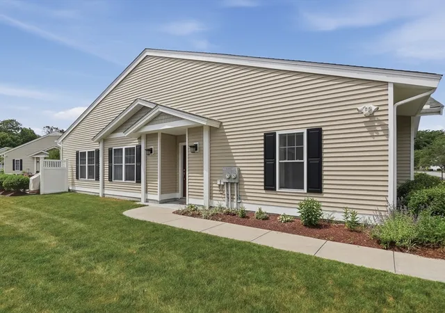 Homes for sale in Uxbridge, MA | 60 Rogerson Xing #60, Uxbridge, MA 01569 | MLS# 73540088
