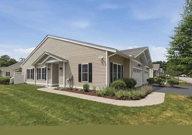 Homes for sale in Uxbridge, MA | 60 Rogerson Xing #60, Uxbridge, MA 01569 | MLS# 73540088