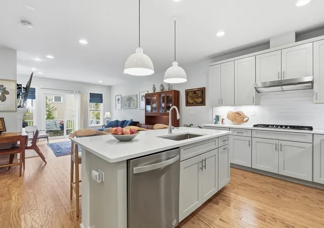 2nd image of 114 Orchard Dr #8, Sudbury, MA 01776 | MLS# 73529281