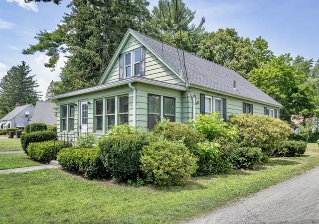 4th image of 94 Holyoke Road, Westfield, MA 01085 | MLS# 73549317