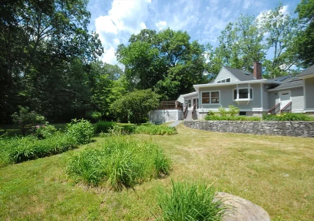 3rd image of 297 Laws Brook Rd, Concord, MA 01742 | MLS# 73539012