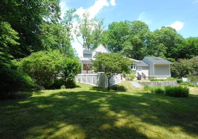 5th image of 297 Laws Brook Rd, Concord, MA 01742 | MLS# 73539012