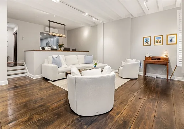 4th image of 48 Beacon St #1R, Boston, MA 02108 | MLS# 73506331