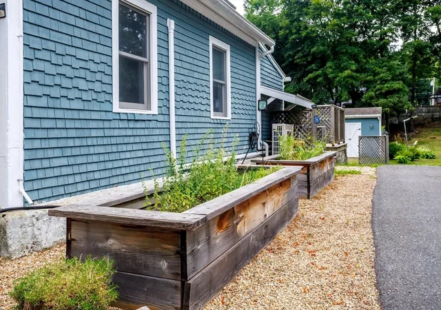 3rd image of 48R Manchester St, Leominster, MA 01453 | MLS# 73553516