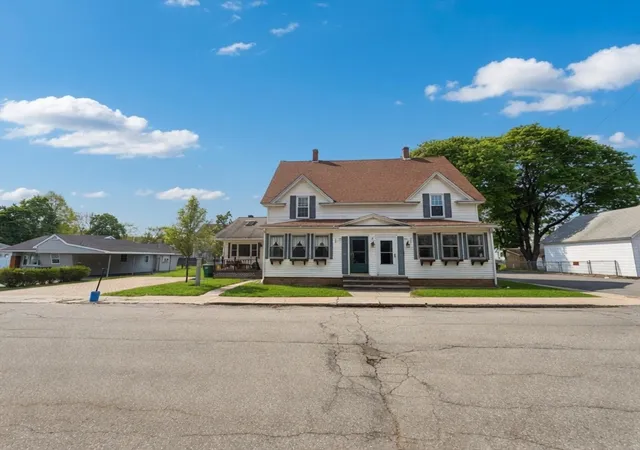 Homes for sale in Uxbridge, MA | 11 Boston St, Uxbridge, MA 01569 | MLS# 73518799