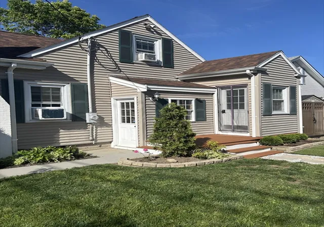 5th image of 110 Grant Ave, Somerset, MA 02726 | MLS# 73556716