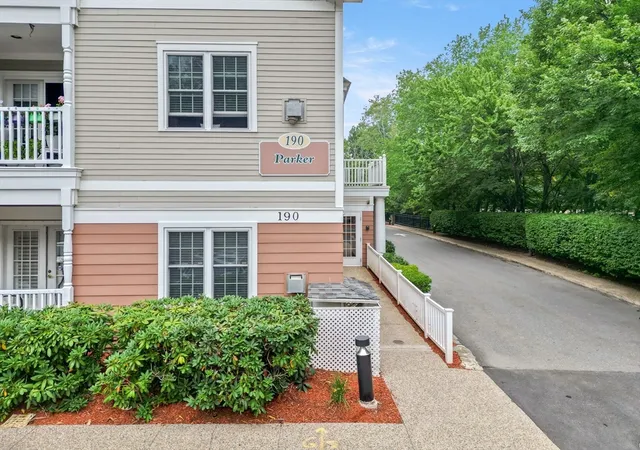 3rd image of 190 Chickering Rd #212D, North Andover, MA 01845 | MLS# 73556205