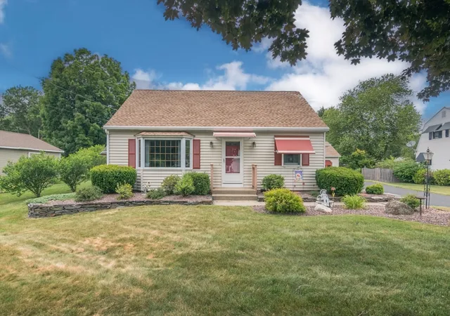 3rd image of 7 Darby Dr, Westfield, MA 01085 | MLS# 73543428