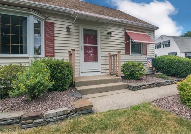 5th image of 7 Darby Dr, Westfield, MA 01085 | MLS# 73543428