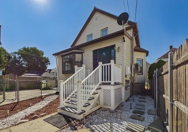 2nd image of 206 Austin St, New Bedford, MA 02740 | MLS# 73558908