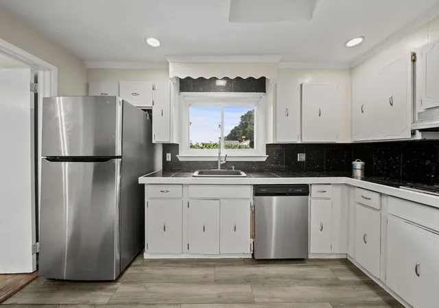 Photo 3 of Single family home for sale at 7 Pocahontas Dr, Peabody, MA 01960 | MLS# 73558758 | Listing updated on 2026-09-18