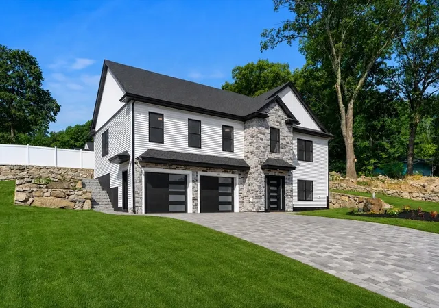 Photo 2 of Single family home for sale at 660 Hildreth St, Dracut, MA 01826 | MLS# 73565444 | Listing updated on 2026-09-15