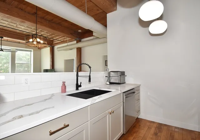 Homes for sale in Springfield, MA | 385 Worthington Street #2F, Springfield, MA 01103 | MLS# 73549824