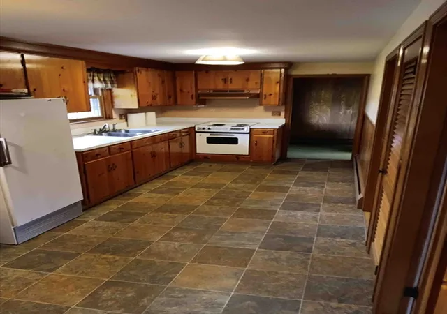 3rd image of 101 Middle St, Attleboro, MA 02703 | MLS# 73452495