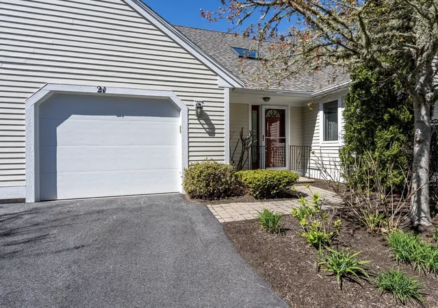 Homes for sale in Mashpee, MA | 21 Rolling Green Ln #140, Mashpee, MA 02649 | MLS# 73525607