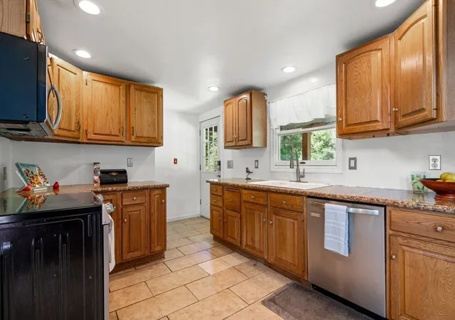 5th image of 48 Brimfield Rd, Monson, MA 01057 | MLS# 73560232