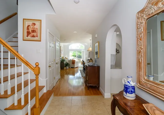 4th image of 14 Sea Knl Ct, Bourne, MA 02532