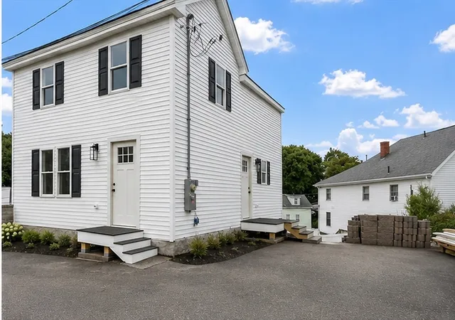 Photo 3 of Single family home for sale at 11 Hovey St, Woburn, MA 01801 | MLS# 73569261 | Listing updated on 2026-09-03