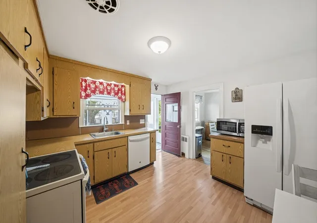 Photo 3 of Single family home for sale at 15 D St, Hull, MA 02045 | MLS# 73524260 | Listing updated on 2026-09-16