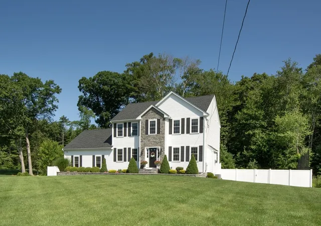 2nd image of 102 West Pond Street, East Bridgewater, MA 02333 | MLS# 73554395