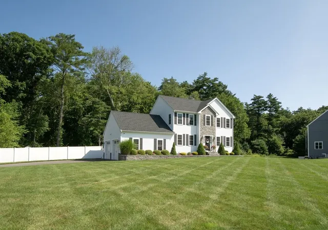 3rd image of 102 West Pond Street, East Bridgewater, MA 02333 | MLS# 73554395