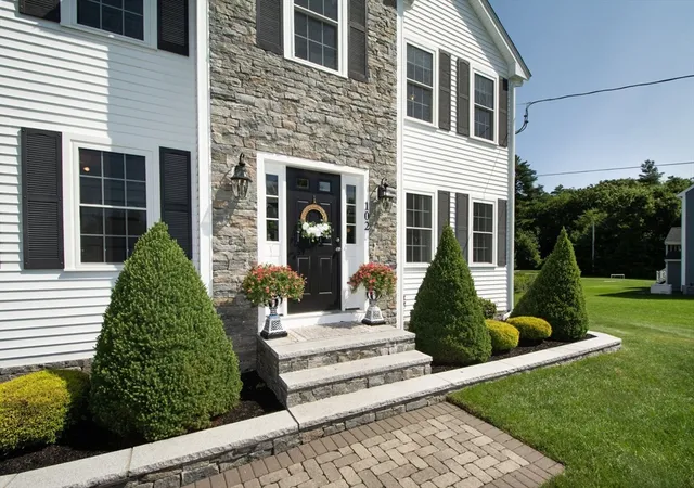 4th image of 102 West Pond Street, East Bridgewater, MA 02333 | MLS# 73554395
