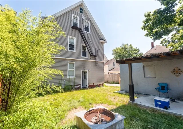 3rd image of 39 Myrtle St, Pawtucket, RI 02860 | MLS# 73548384