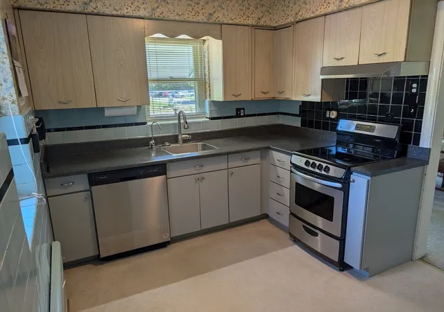 Homes for sale in Holyoke, MA | 293 Jarvis Ave, Holyoke, MA 01040 | MLS# 73535204