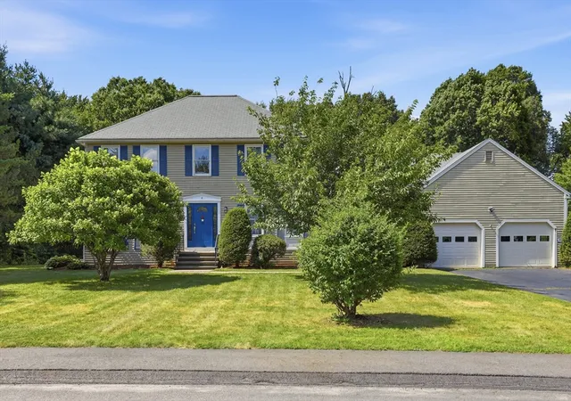 1st image of 4 Oneida Pl, Hudson, MA 01749 | MLS# 73547985