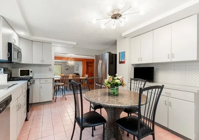 5th image of 48 Valley St, Wakefield, MA 01880 | MLS# 73553876