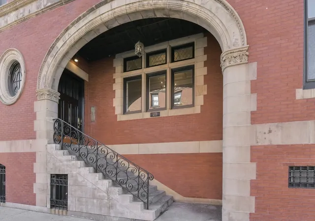 2nd image of 29 Fairfield St, Boston, MA 02116