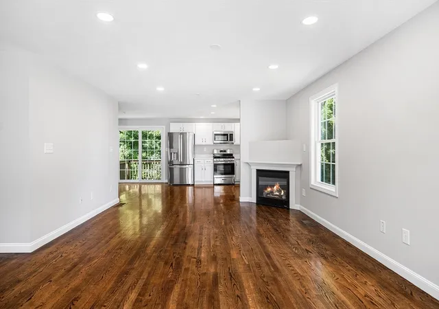Homes for sale in Chelmsford, MA | 186 Tyngsboro Rd #6, Chelmsford, MA 01863 | MLS# 73545697