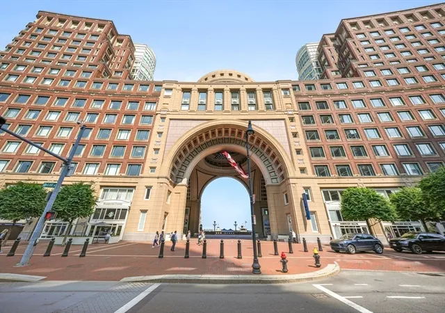 2nd image of 10 Rowes Wharf, Boston, MA 02110