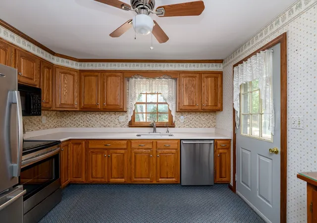 2nd image of 604 Quinapoxet St, Jefferson, MA 01522 | MLS# 73552138