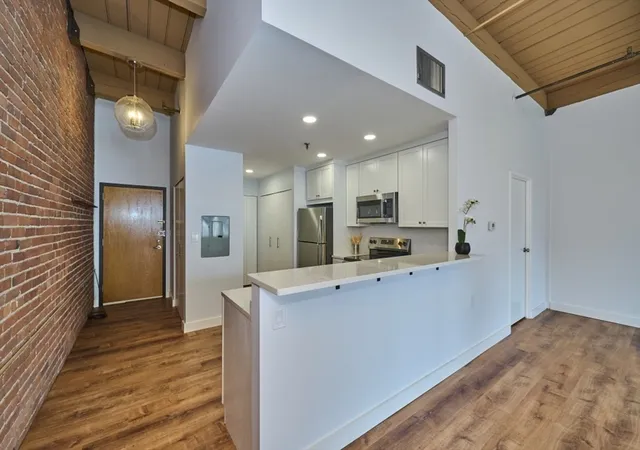 Listing Photo 5 - Condo for sale in building located at 33 Sleeper St, Boston, MA 02210 - Unit #603