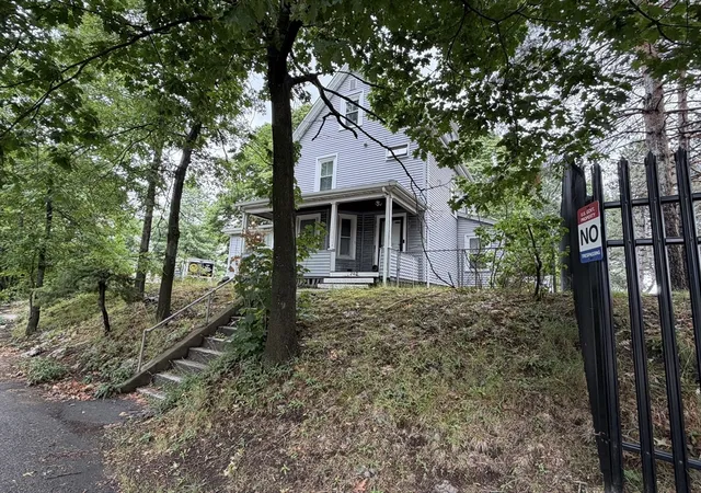 2nd image of 1240 Vfw Parkway, West Roxbury, MA 02132 | MLS# 73558613
