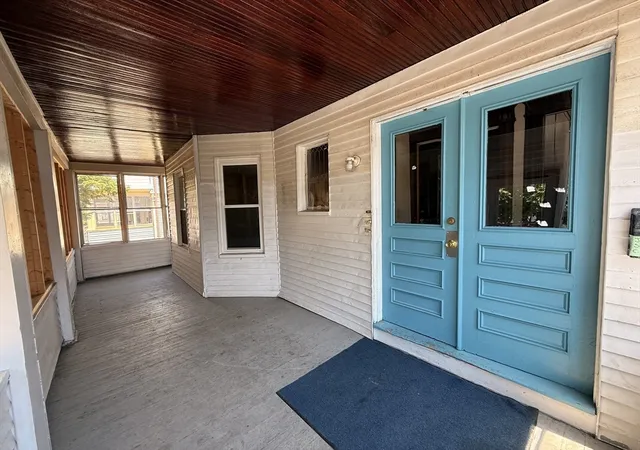 Photo 3 of Sale Pending at 43 Wellington St, Springfield, MA 01109 | MLS# 73565369 | Listing updated on 2026-09-06