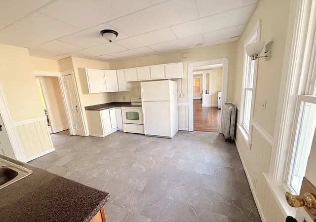 Photo 4 of Sale Pending at 43 Wellington St, Springfield, MA 01109 | MLS# 73565369 | Listing updated on 2026-09-06