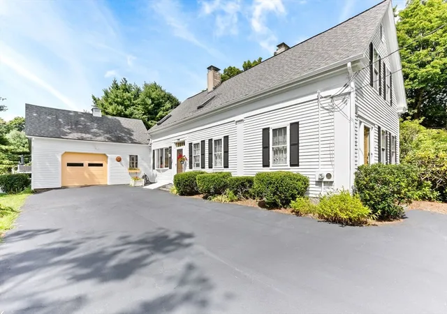 Photo 2 of Single family home for sale at 3 Howard St, Easton, MA 02375 | MLS# 73569083 | Listing updated on 2026-09-01