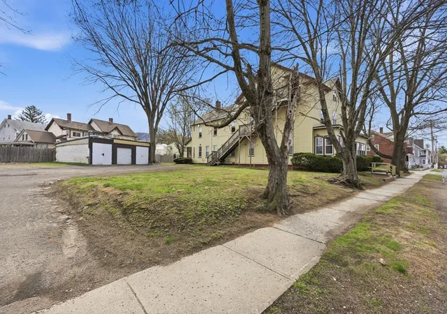 4th image of 17 Adams St, Easthampton, MA 01027 | MLS# 73503750