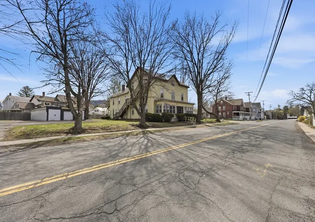 5th image of 17 Adams St, Easthampton, MA 01027 | MLS# 73503750