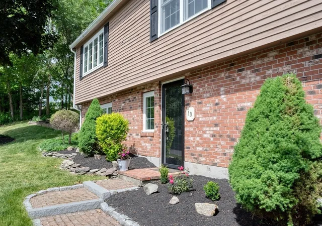 Homes for sale in Weymouth, MA | 19 Essex Heights Dr, Weymouth, MA 02188 | MLS# 73523633