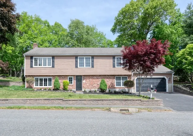 Homes for sale in Weymouth, MA | 19 Essex Heights Dr, Weymouth, MA 02188 | MLS# 73523633