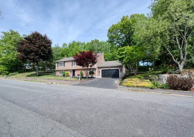 Homes for sale in Weymouth, MA | 19 Essex Heights Dr, Weymouth, MA 02188 | MLS# 73523633