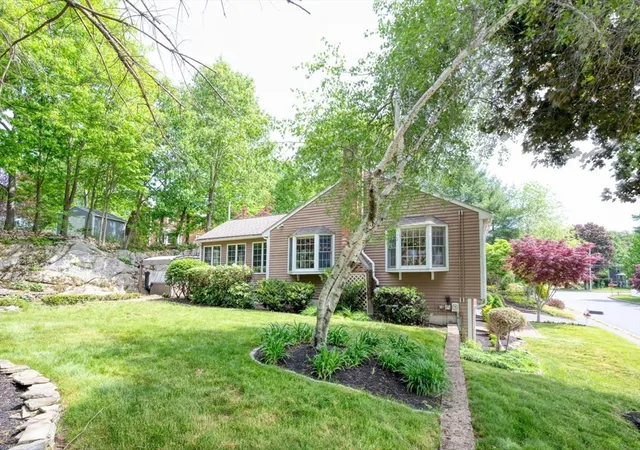 Homes for sale in Weymouth, MA | 19 Essex Heights Dr, Weymouth, MA 02188 | MLS# 73523633