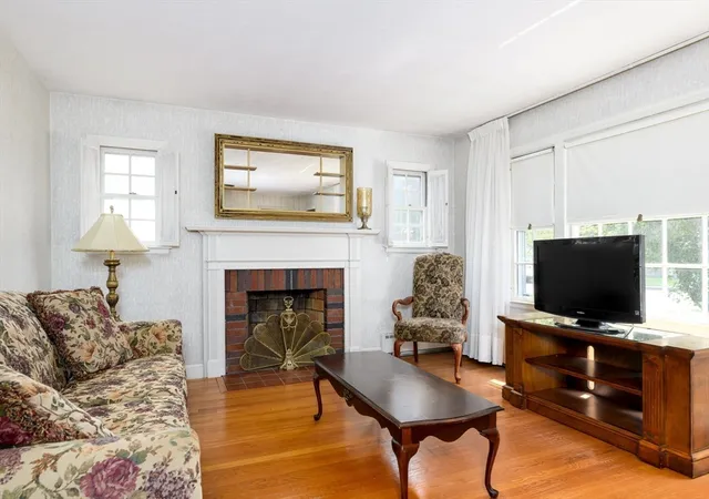 Photo 4 of Single family home for sale at 44 Zenith Dr, Worcester, MA 01602 | MLS# 73560564 | Listing updated on 2026-09-14