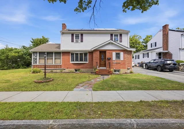 Photo 2 of Sale Pending at 76 Woodcliff Rd, Quincy, MA 02169 | MLS# 73568855 | Listing updated on 2026-10-14