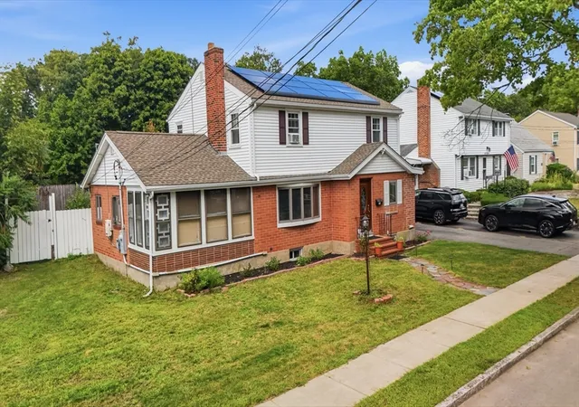 Photo 3 of Sale Pending at 76 Woodcliff Rd, Quincy, MA 02169 | MLS# 73568855 | Listing updated on 2026-10-14