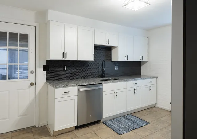 Homes for sale in Lowell, MA | 1159 Middlesex St, Lowell, MA 01851 | MLS# 73519509