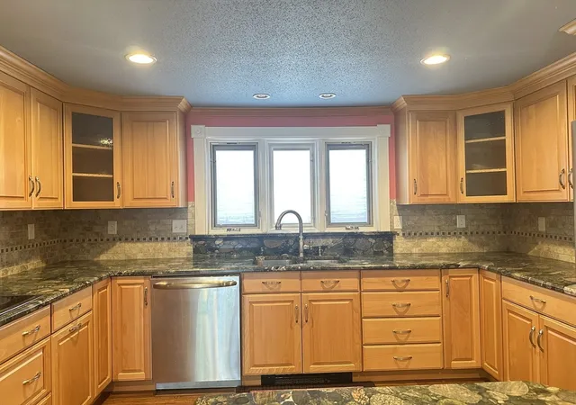 3rd image of 36 Crescent Dr, Ludlow, MA 01056 | MLS# 73547593